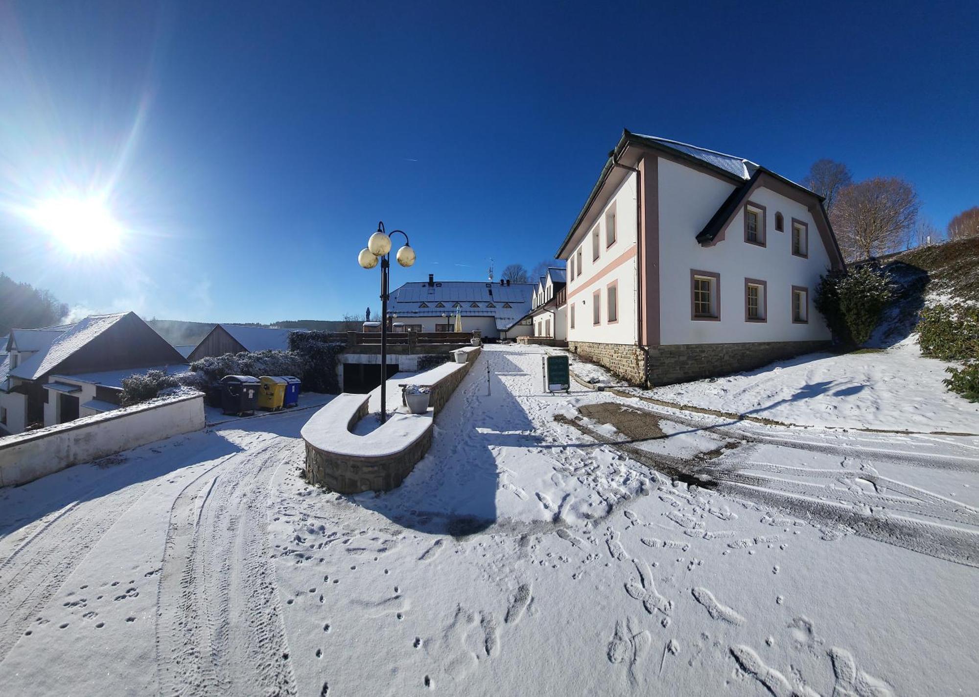 Hotel Zlaty Potok Nicov  Esterno foto