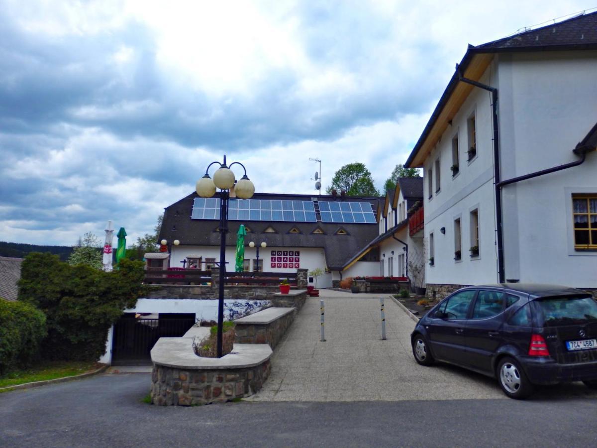 Hotel Zlaty Potok Nicov  Esterno foto